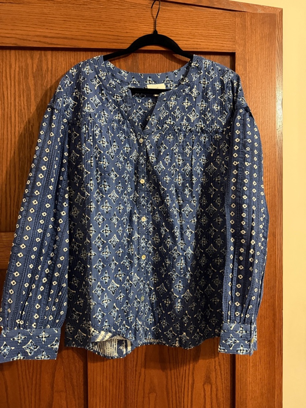 J. Jill Blue and White Floral-Print Blouse, size Large Tall